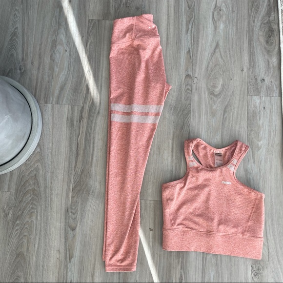 Stronger the label signature tights and crop top US (S ) 4-6 Like new 8/10 - Picture 7 of 9